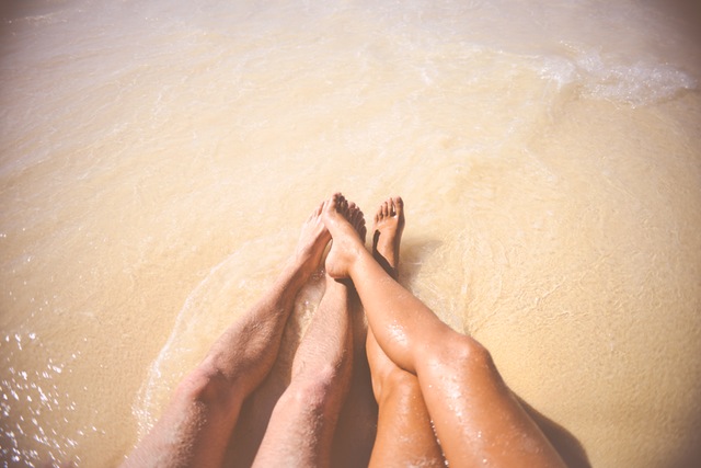 sea-beach-vacation-couple